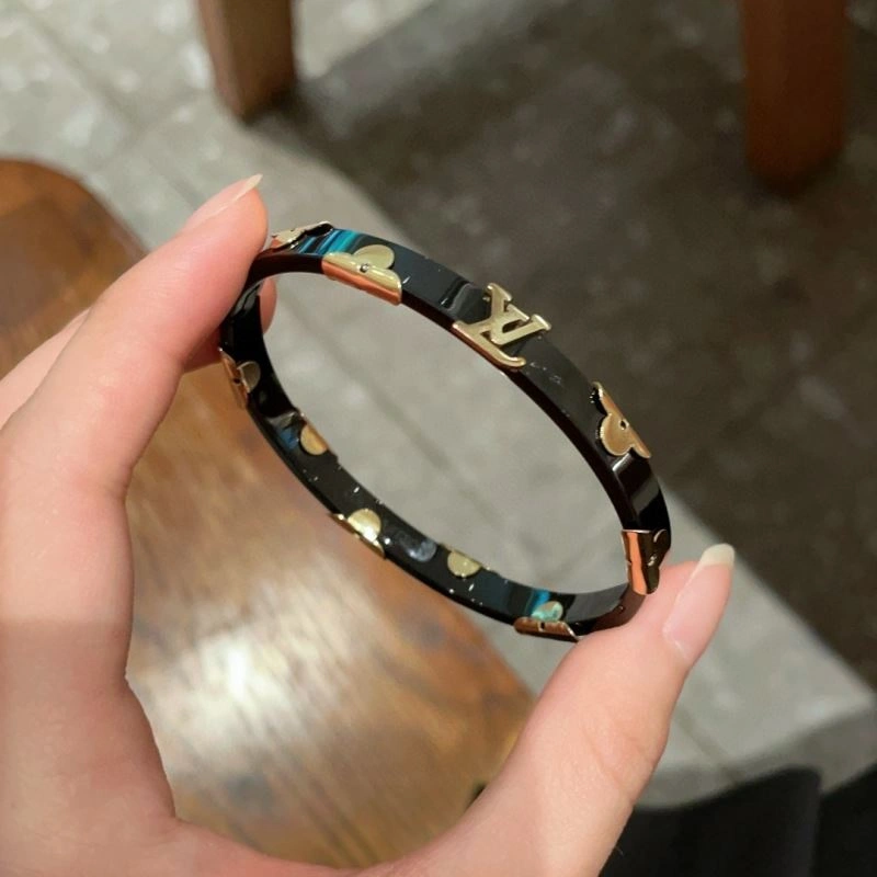 Louis Vuitton Bracelets Snug 250792