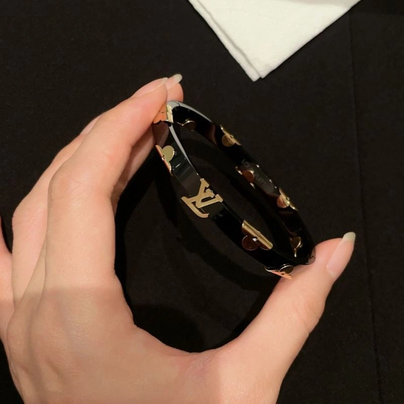 Louis Vuitton Bracelets Snug 250792
