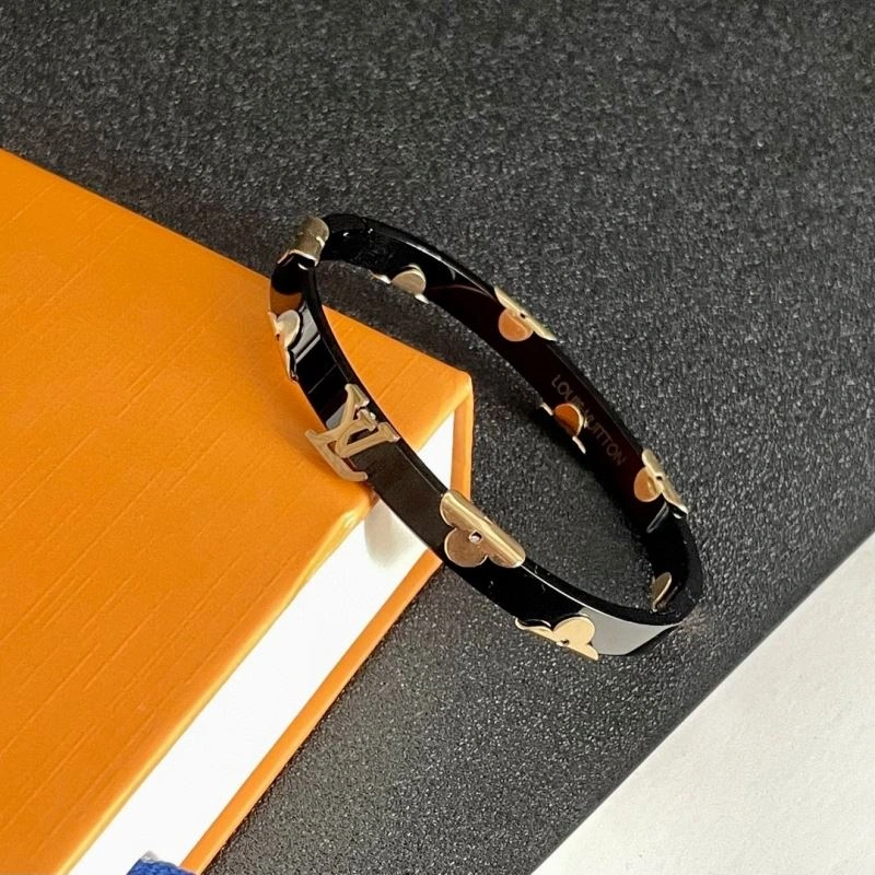 Louis Vuitton Bracelets Snug 250792