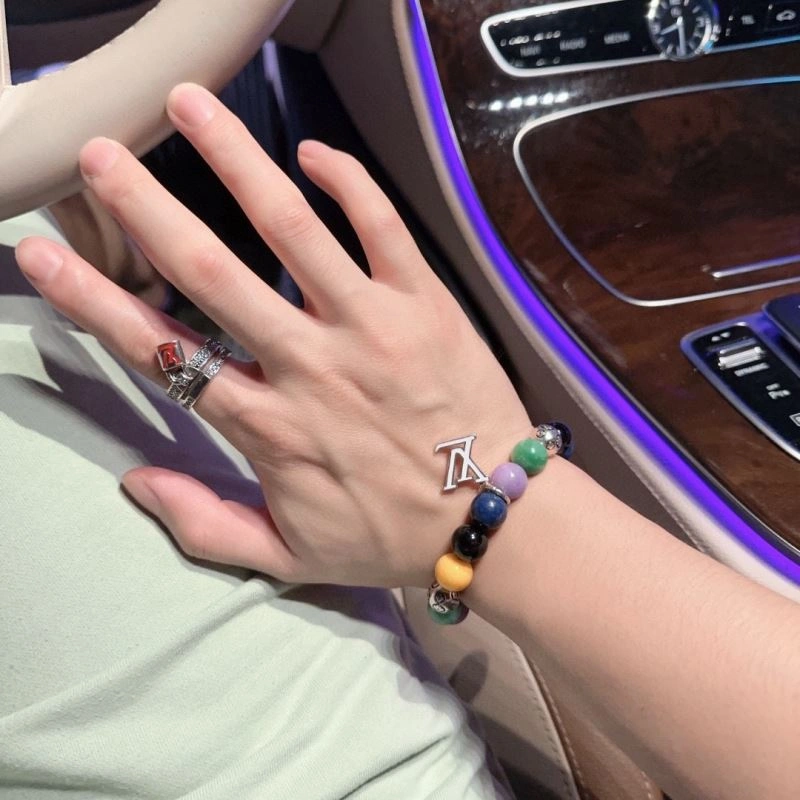 Premium Louis Vuitton Bracelets 250774
