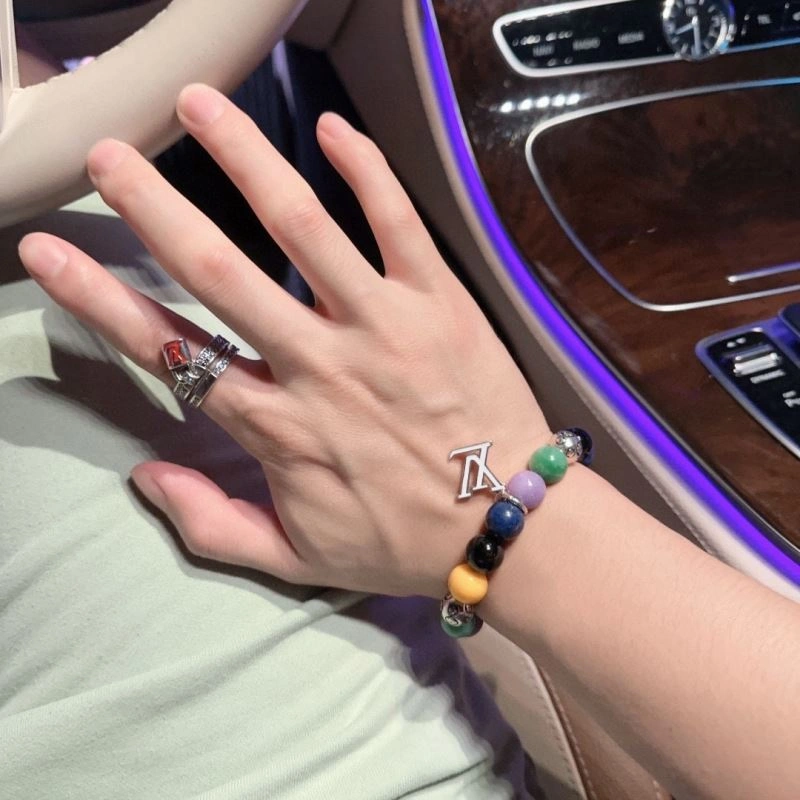 Premium Louis Vuitton Bracelets 250774
