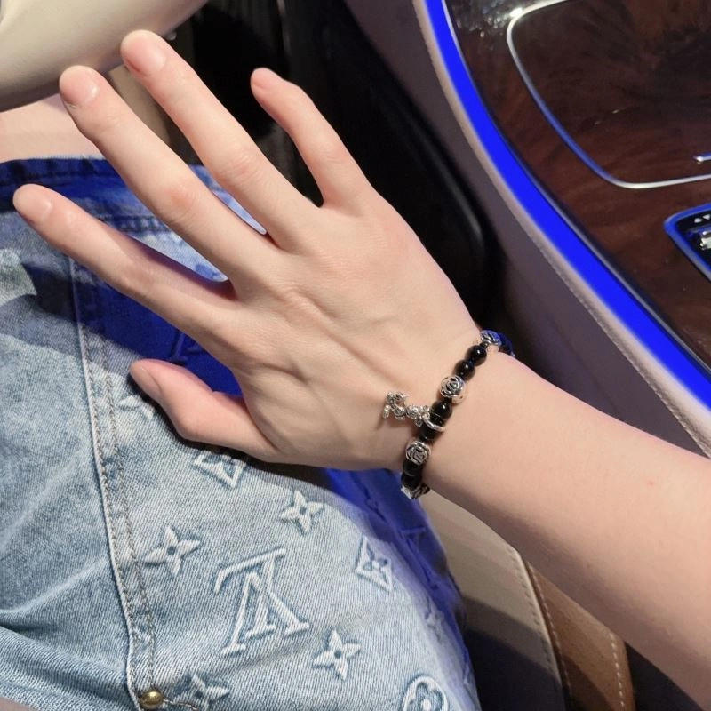 Louis Vuitton Bracelets Youthful 250772