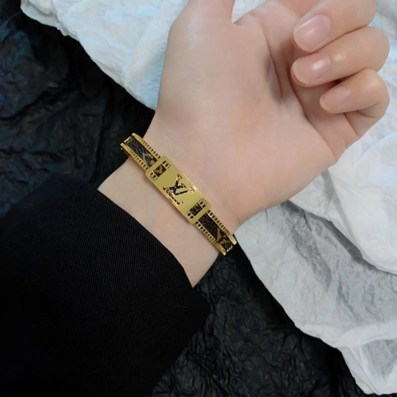 SmoothTexture Louis Vuitton Bracelets 250770