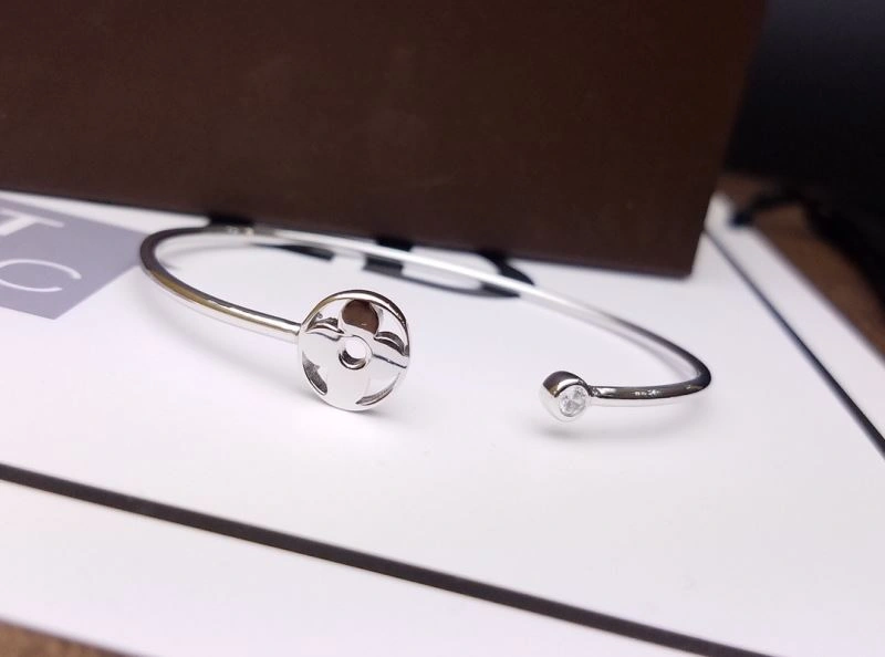 Louis Vuitton Bracelets Timeless 250763