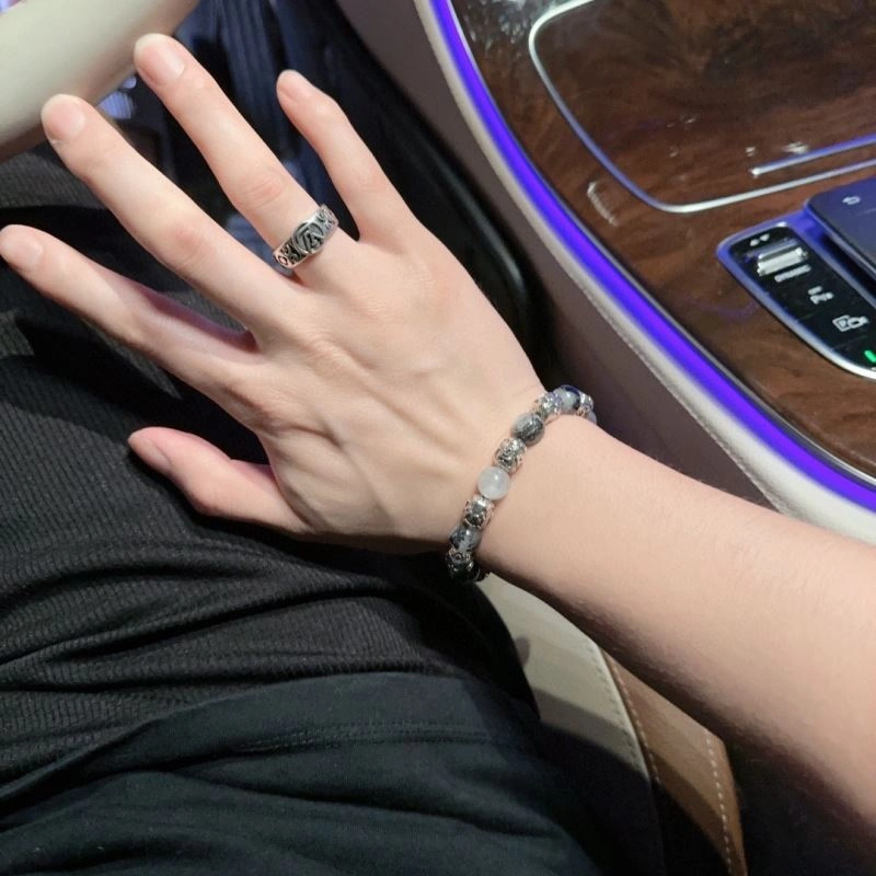 Louis Vuitton Bracelets Breathable 250768