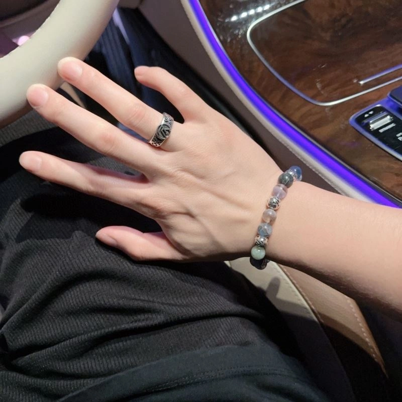 Louis Vuitton Bracelets Flexible 250760
