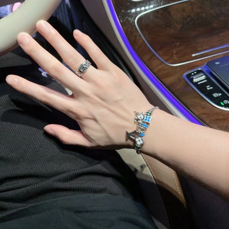 SoftTouch Louis Vuitton Bracelets 250752