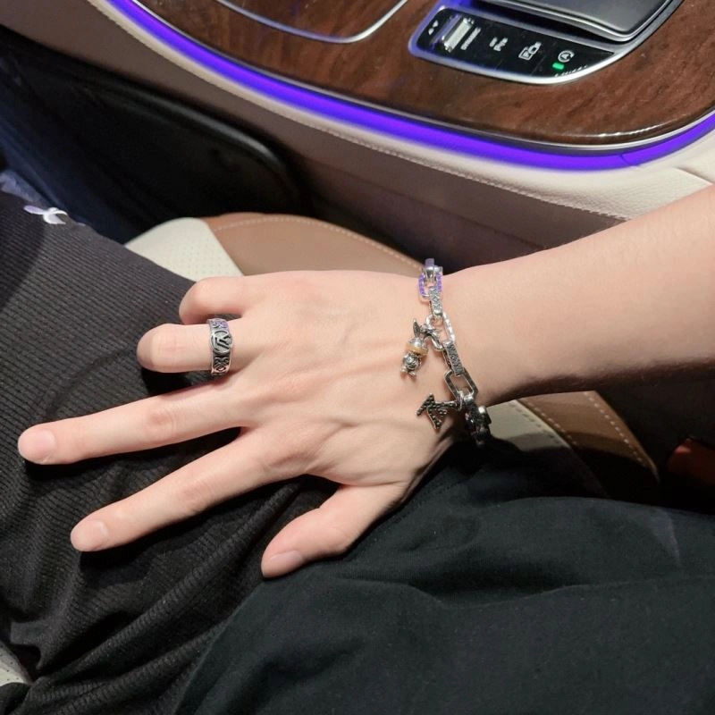 Louis Vuitton Bracelets Compact 250753