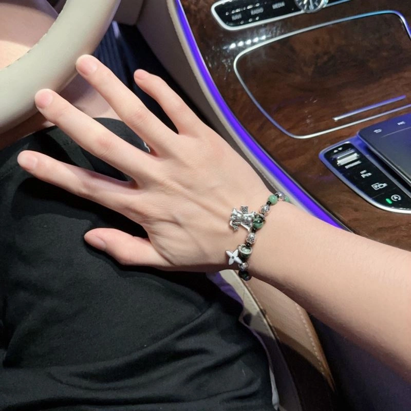 Packable Louis Vuitton Bracelets 250749