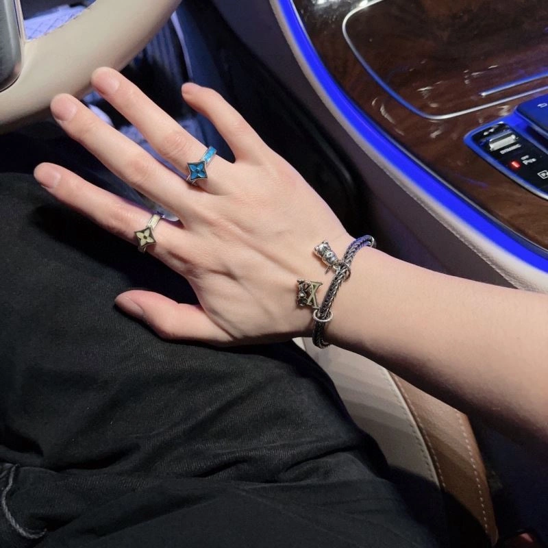 Louis Vuitton Bracelets Comfortable 250746