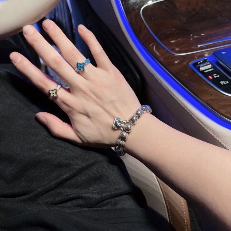 Louis Vuitton Bracelets WellDesigned 250759