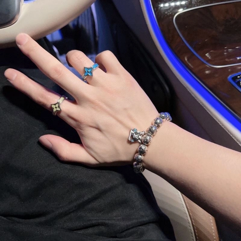 Louis Vuitton Bracelets WellDesigned 250759