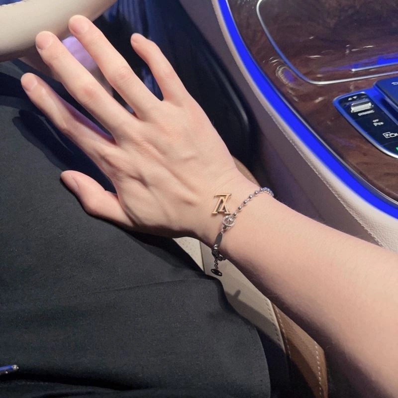 Louis Vuitton Bracelets MoistureWicking 250747