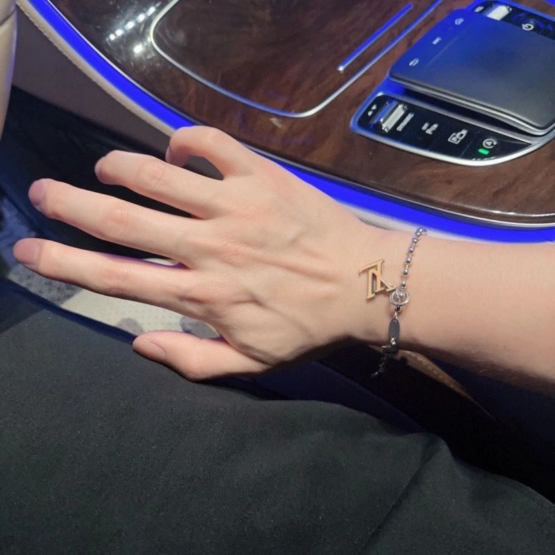 Louis Vuitton Bracelets MoistureWicking 250747
