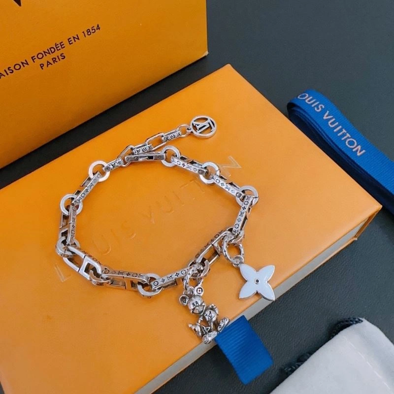 TimelessDesign Louis Vuitton Bracelets 250745