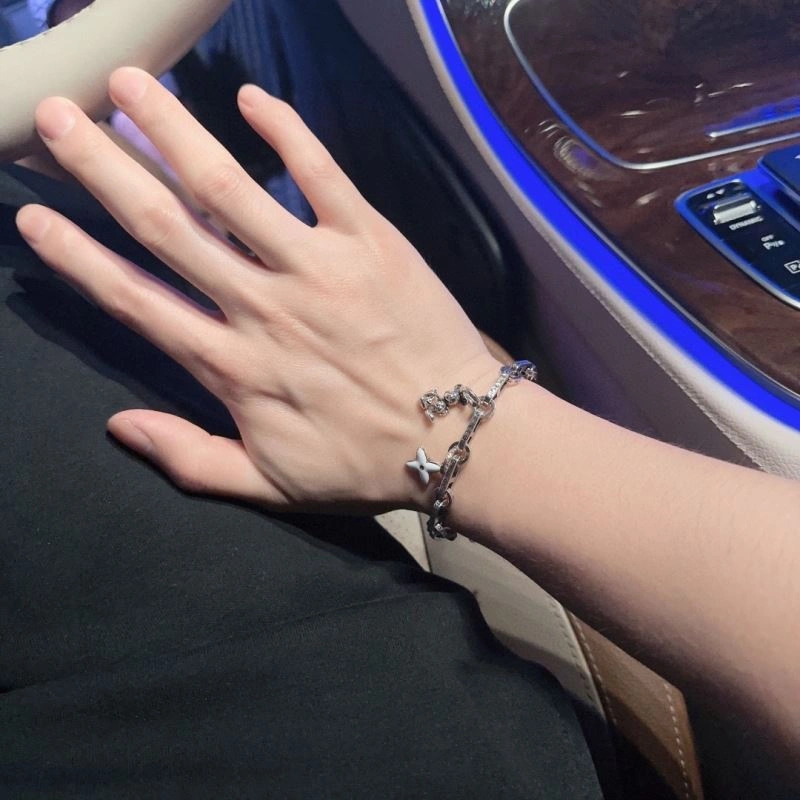 TimelessDesign Louis Vuitton Bracelets 250745