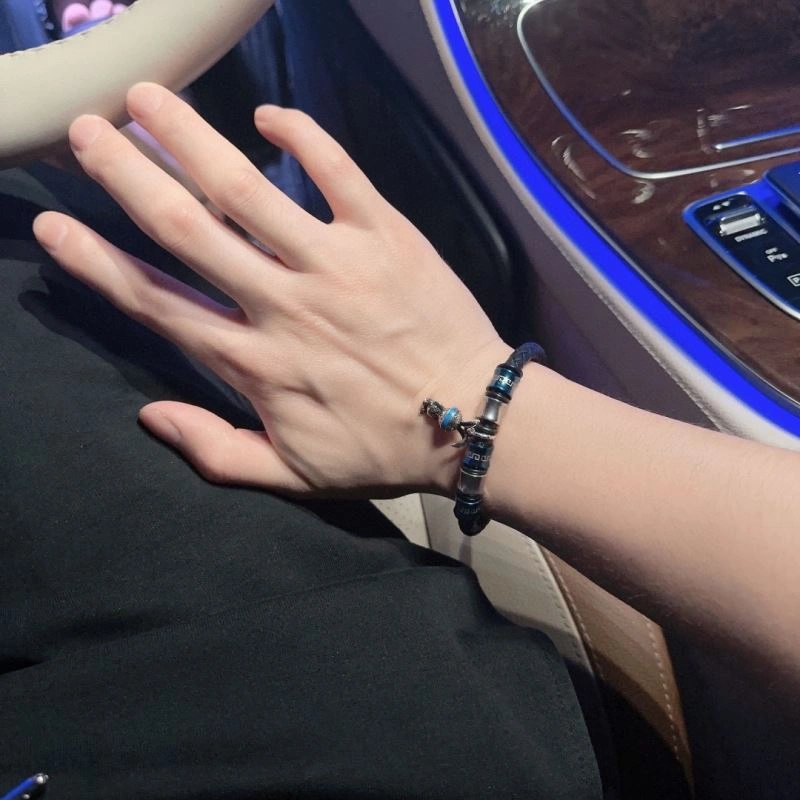 Louis Vuitton Bracelets Cozy 250741