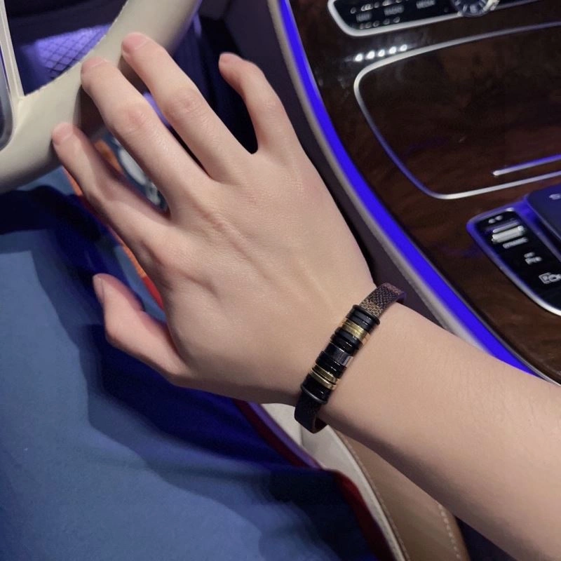 Louis Vuitton Bracelets Unisex 250737