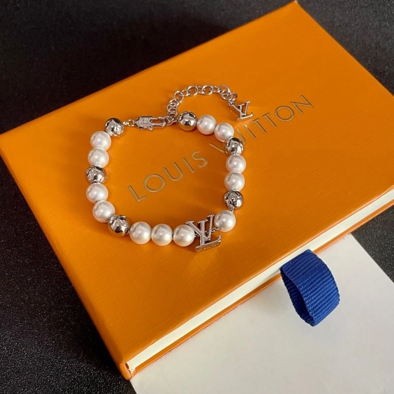 Louis Vuitton Bracelets Timeless 250730