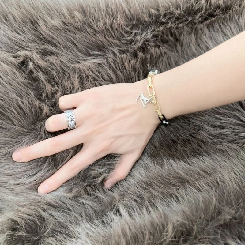 Louis Vuitton Bracelets Practical 250729