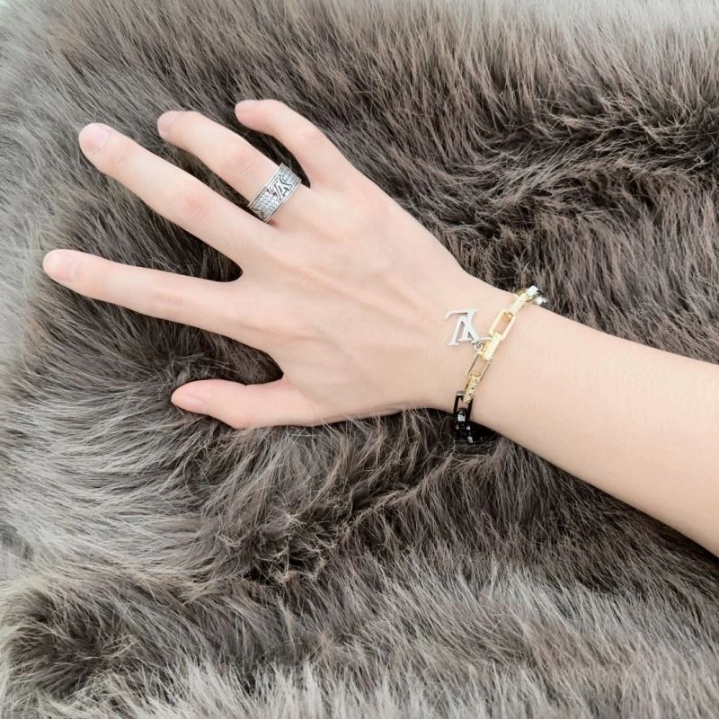 Louis Vuitton Bracelets Practical 250729
