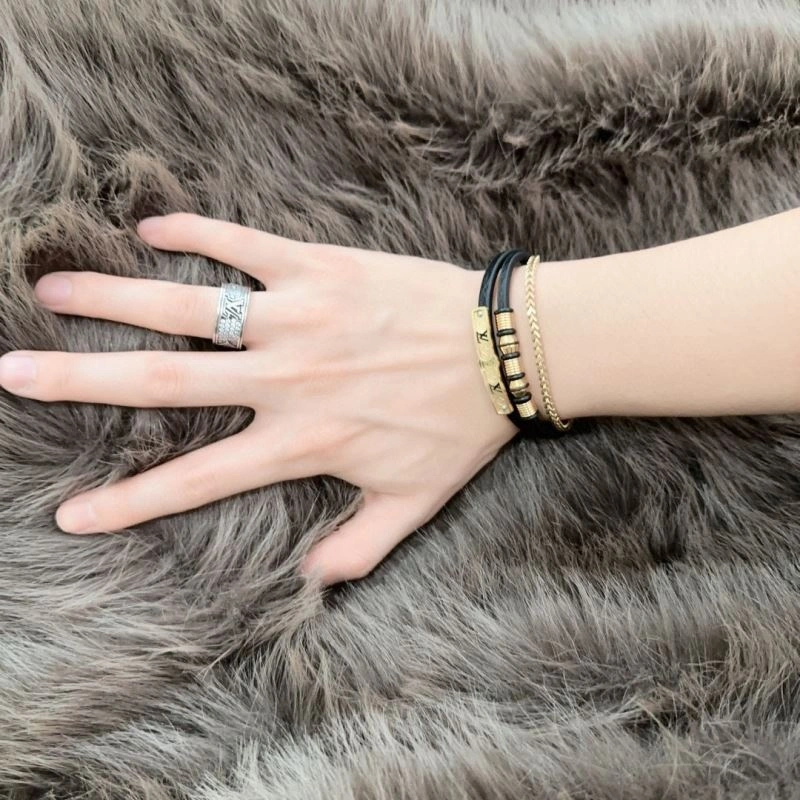 Louis Vuitton Bracelets Casual 250705