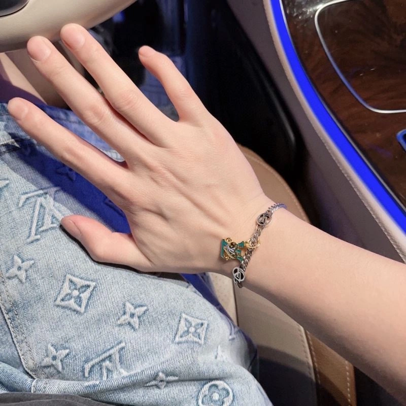 HighPerformance Louis Vuitton Bracelets 250712