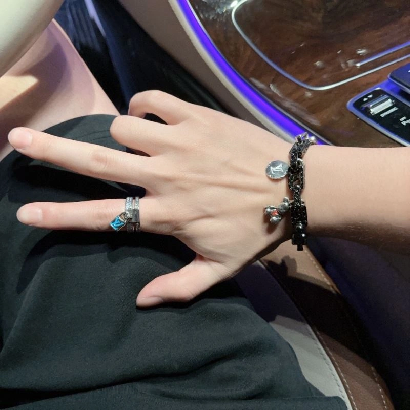 EasyMatch Louis Vuitton Bracelets 250706