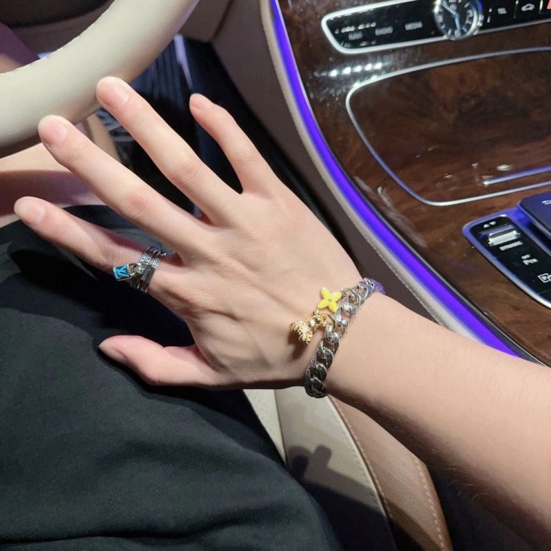 Efficient Louis Vuitton Bracelets 250722