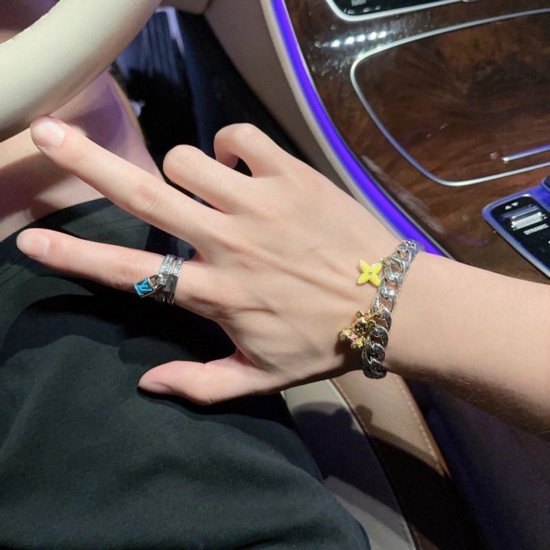 Efficient Louis Vuitton Bracelets 250722