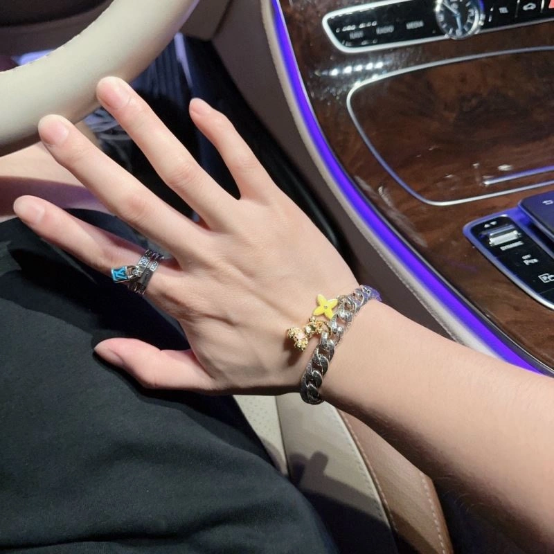 Efficient Louis Vuitton Bracelets 250722