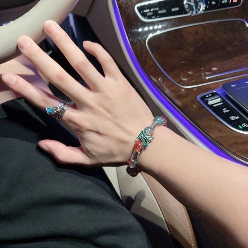 Contemporary Louis Vuitton Bracelets 250723