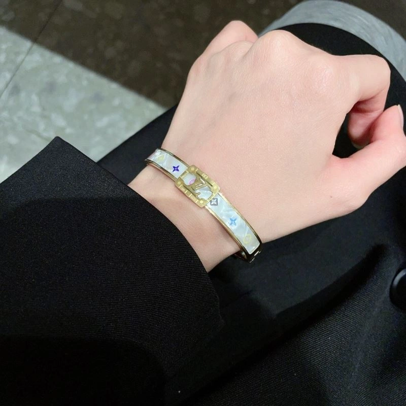 Louis Vuitton Bracelets Reliable 250717