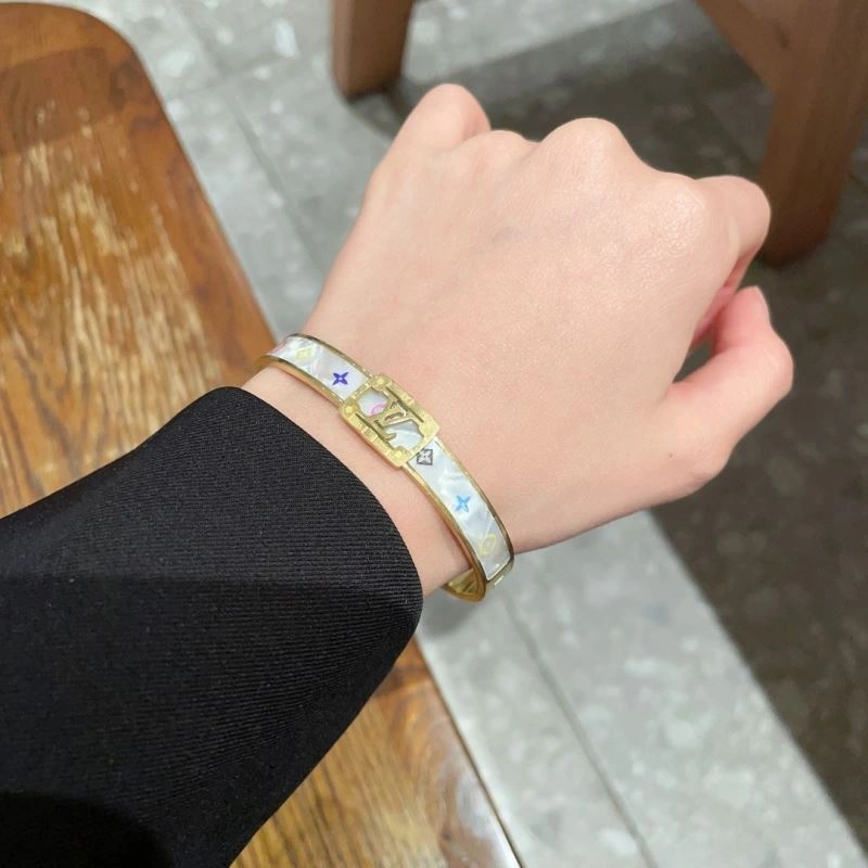 Louis Vuitton Bracelets Reliable 250717