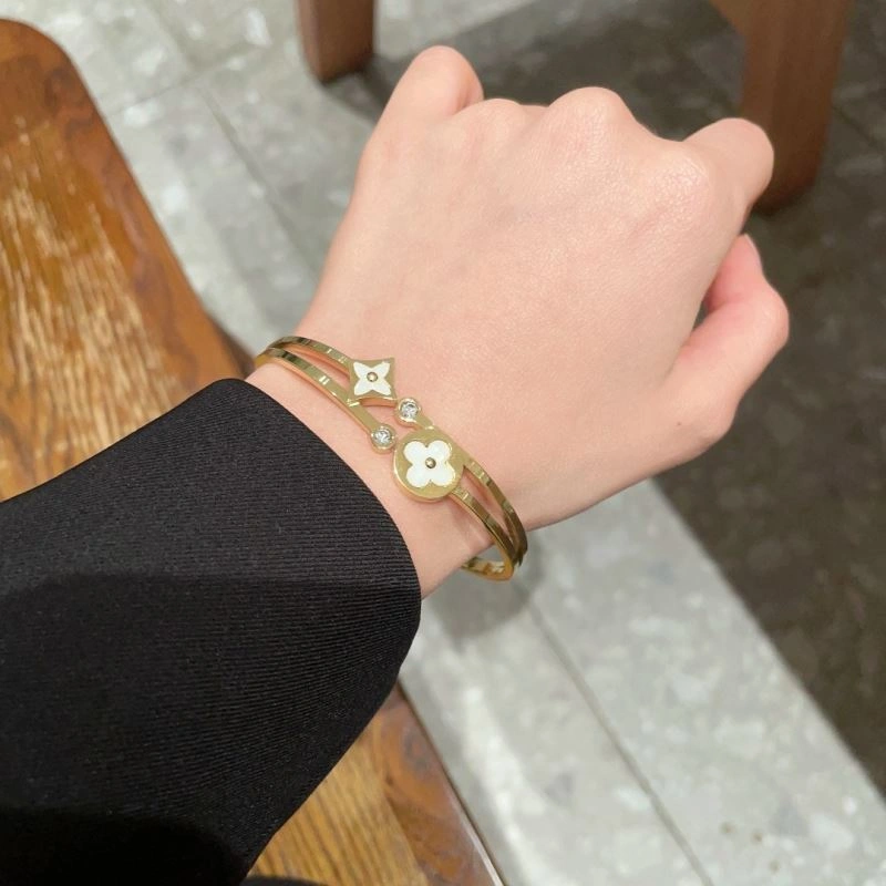 Unique Louis Vuitton Bracelets 250694