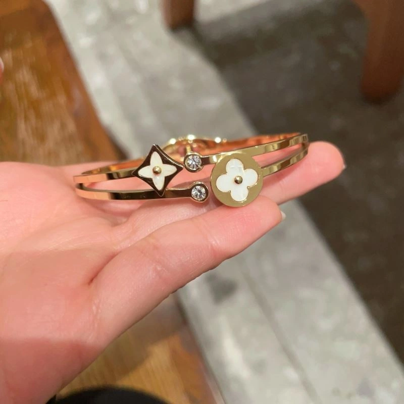 Unique Louis Vuitton Bracelets 250694