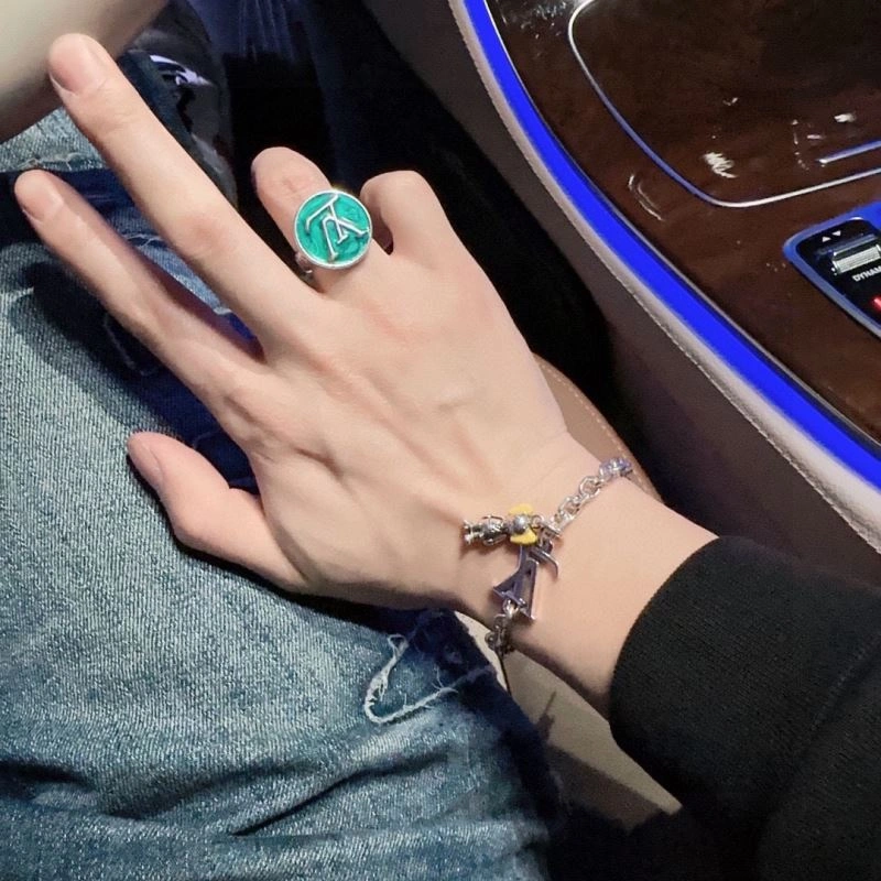 Louis Vuitton Bracelets Stretchable 250695