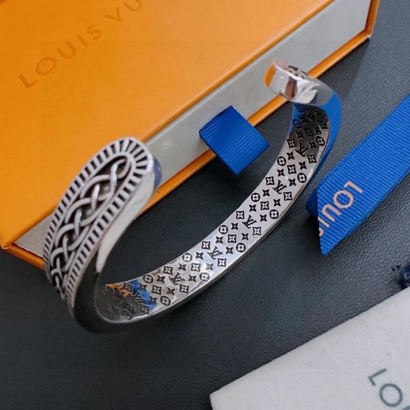 RelaxedFit Louis Vuitton Bracelets 250690