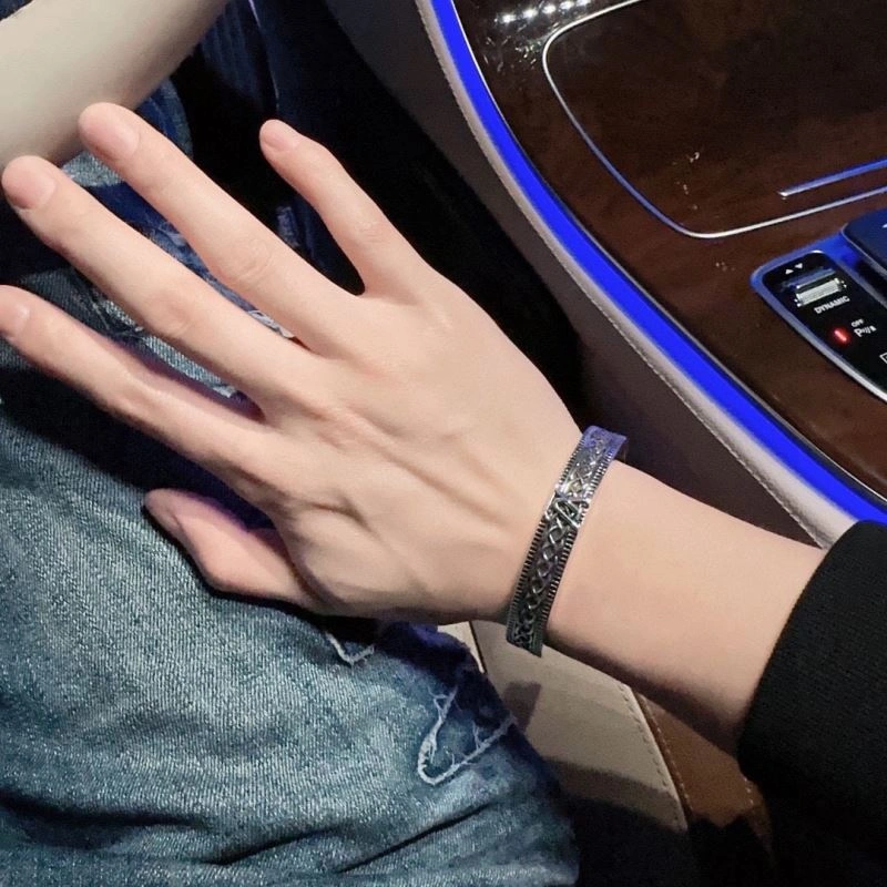 RelaxedFit Louis Vuitton Bracelets 250690