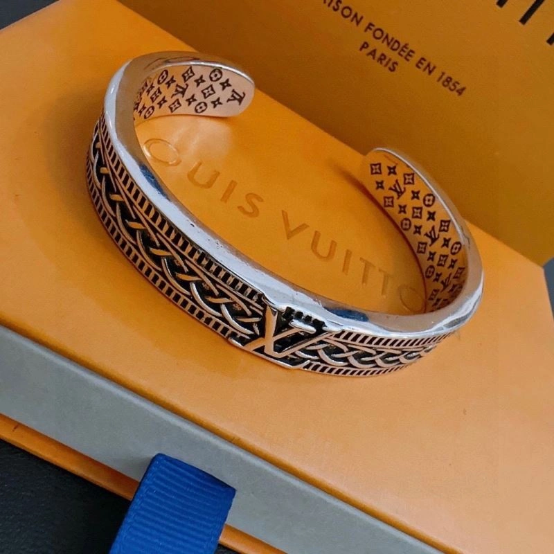 RelaxedFit Louis Vuitton Bracelets 250690
