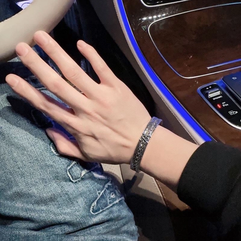 RelaxedFit Louis Vuitton Bracelets 250690