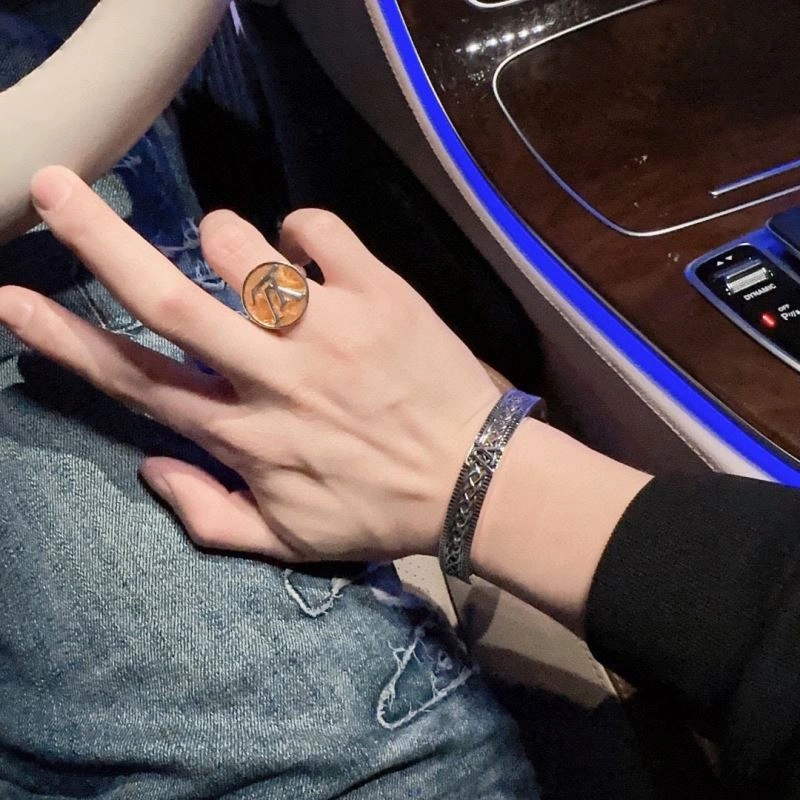 RelaxedFit Louis Vuitton Bracelets 250690