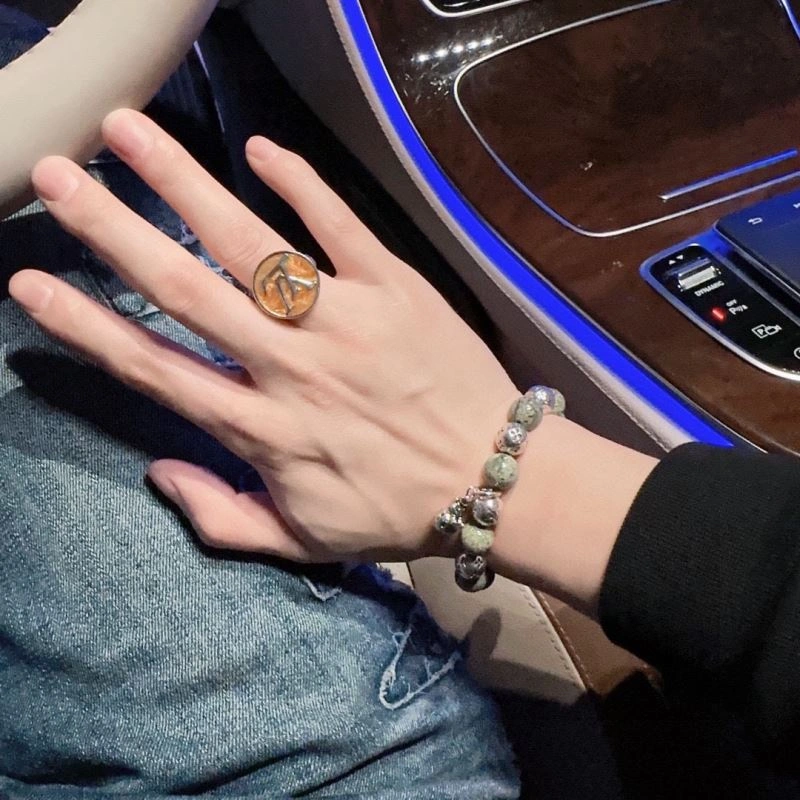 Louis Vuitton Bracelets StreetReady 250693