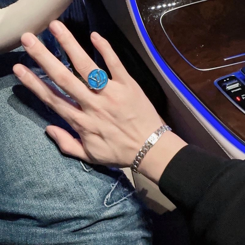 Louis Vuitton Bracelets ZipUp 250699