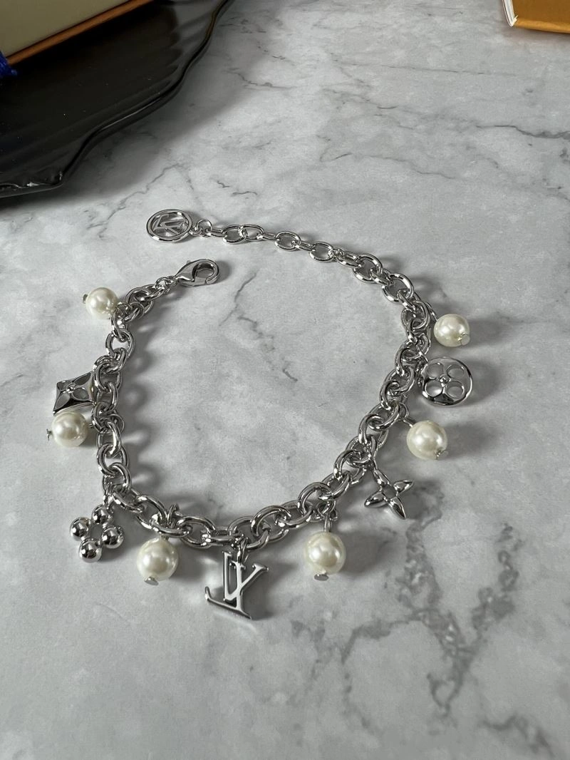 GoAnywhere Louis Vuitton Bracelets 250697