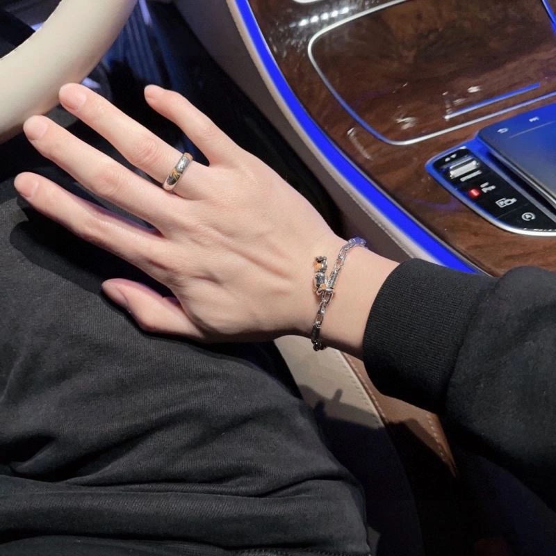 Durable Louis Vuitton Bracelets 250687