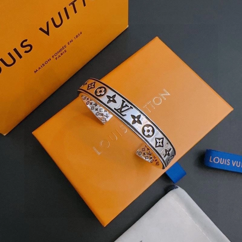 Louis Vuitton Bracelets Efficient 250685