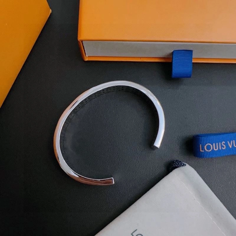 Louis Vuitton Bracelets Efficient 250685