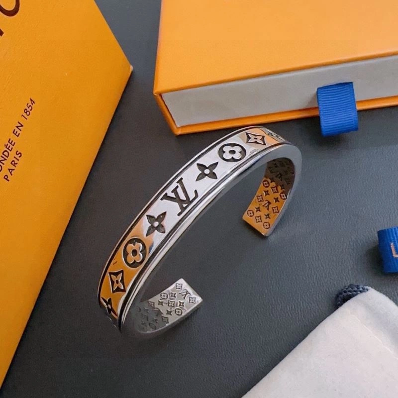 Louis Vuitton Bracelets Efficient 250685