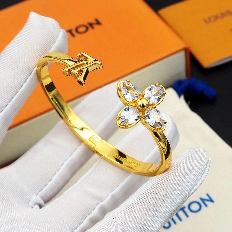 Louis Vuitton Bracelets Popular 250683